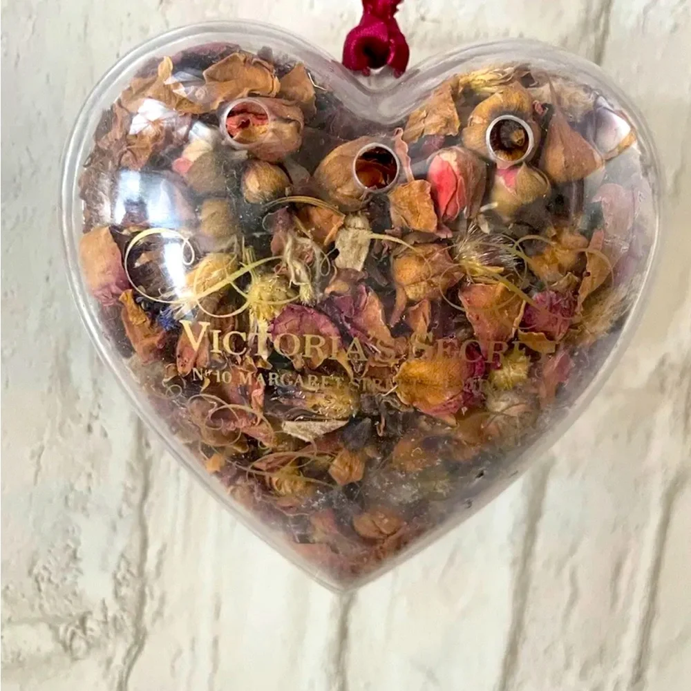 VINTAGE Victoria’s Secret Roses POTPOURRI Sachet Heart Closet Hanger NEW!